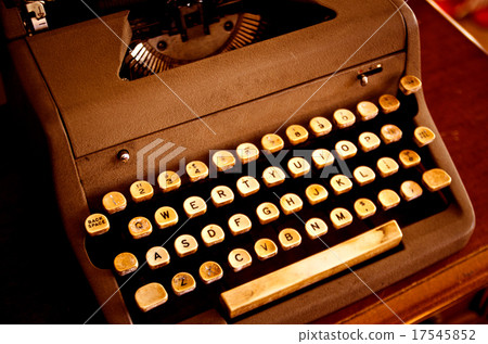 Old typewriter (diagonal) 17545852