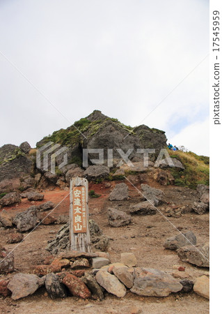 足立山山（後面的Iwagami是山的頂峰） 17545959