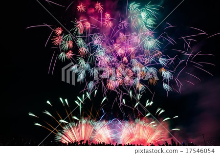 Fireworks display of Lake Suwa 17546054