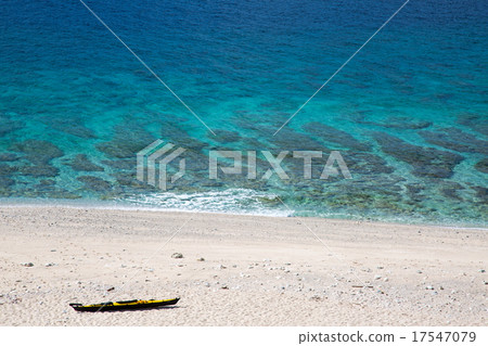 White sand beach and kayak 17547079