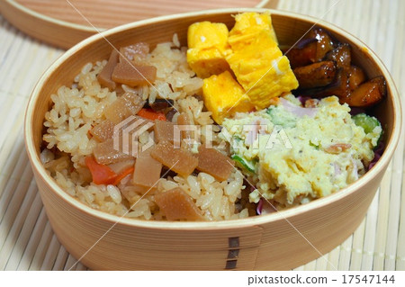 煮熟的米飯盒裝午餐 17547144