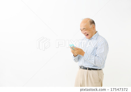 Senior man smartphone 17547372