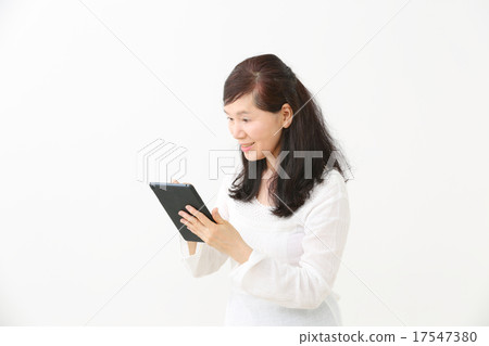 高級女性平板電腦 17547380