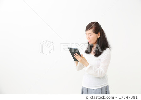 Senior women tablet Senior women tablet 17547381