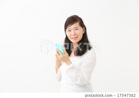 Suffering woman smartphone 17547382