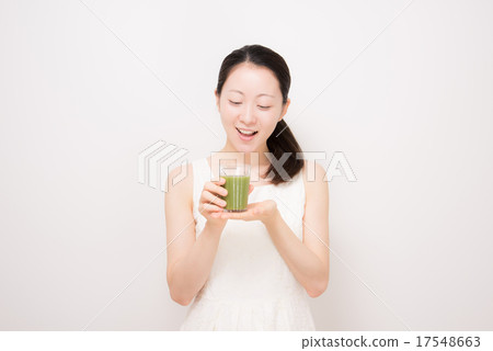 Green juice women Green juice women 17548663