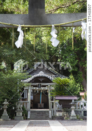 內原王子兒童神社的牌坊和信徒 17548807