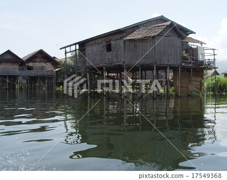 Lakeside Settlement (Inle Lake / Myanmar) 17549368