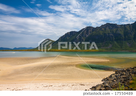 Paradise beach of Grunnforsfjorden, Lofoten 17550489