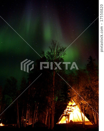 Yellowknife aurora ③ 17550820