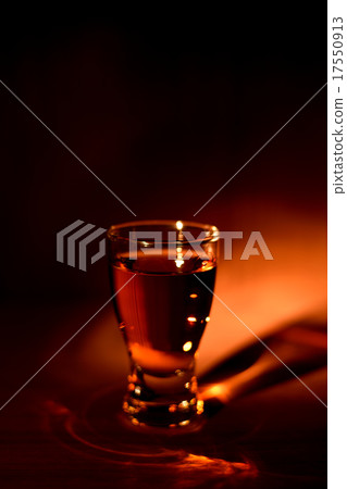 威士忌直 17550913