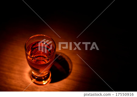 威士忌直 17550916