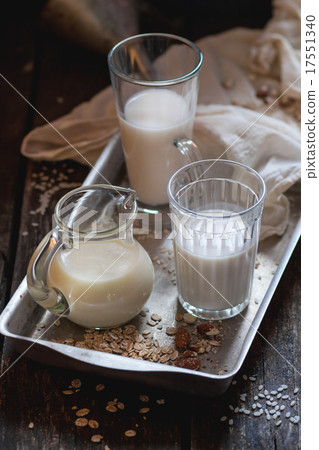Set of non-dairy milk 17551340