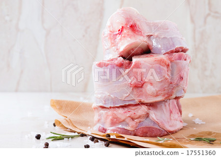 Raw osso buco Raw osso buco 17551360