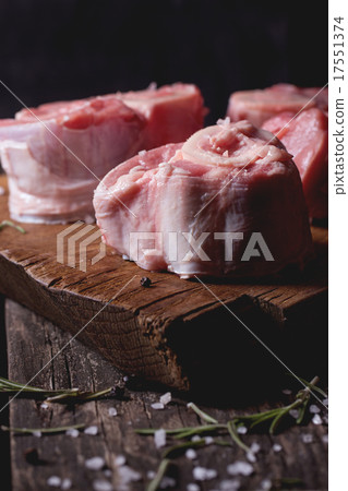 Raw osso buco 17551374