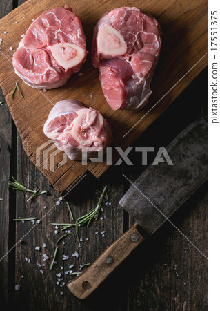 Raw osso buco 17551375