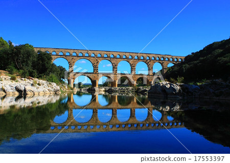 south france, pont du gard, world heritage 17553397
