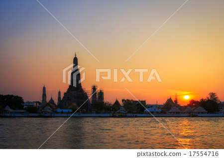 Wat Arun 17554716