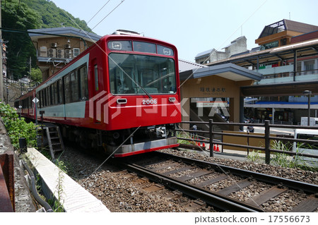 在箱根湯本站附近的箱根登山鐵道2000形狀 在箱根湯本站附近的箱根登山鐵道2000形狀 17556673