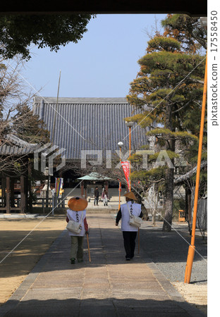 Shikoku Shrine Plant No. 76 Buddhist temple "Kanaguraji" Opposite to Hondo 17558450