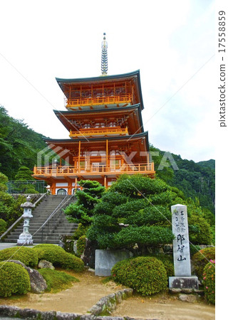 三塔(Aokogiji /和歌山縣東穆羅郡Nachikatsura-cho Nachiyama) 三塔(Aokogiji /和歌山縣東穆羅郡Nachikatsura-cho Nachiyama) 17558859
