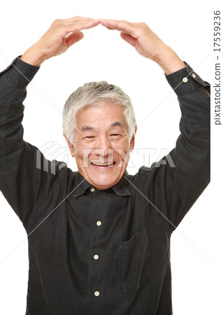 通過的老年人 通過的老年人 17559236