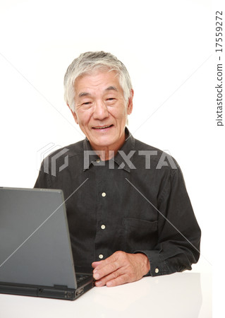 老年人使用個人電腦 17559272