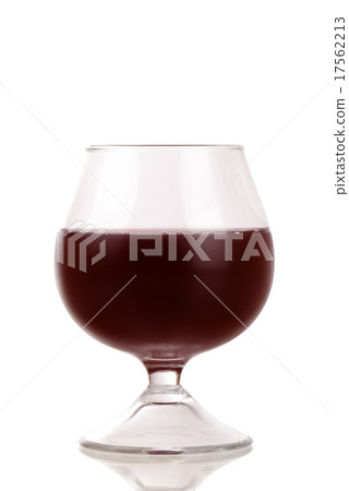 Closeup red wine glass isolated 17562213