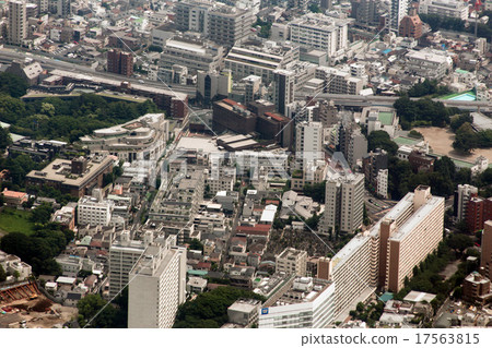 Aerial view of the Tengenji Bridge near Minato-ku, Tokyo 17563815