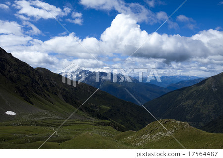 Landscape in mountains, natural colorful tone 17564487