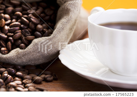 Coffee over dark roasted coffee beans Coffee over dark roasted coffee beans 17565223