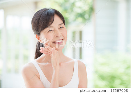 Middle Beauty Image 17567008