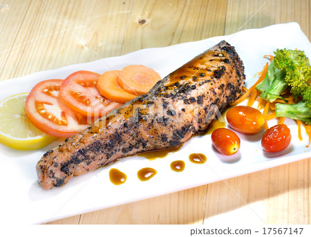 Salmon steak with black pepper Salmon steak with black pepper 17567147