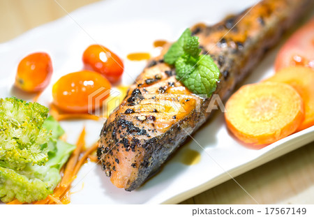 Salmon steak with black pepper Salmon steak with black pepper 17567149