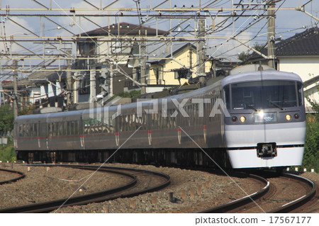 西武池袋線特快武藏（10,000系列車） 17567177