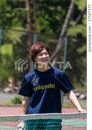 學生打網球 學生打網球 17567372