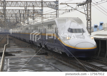 Tohoku/Joetsu Shinkansen E4 series (old paint, 16-car train) Tohoku/Joetsu Shinkansen E4 series (old paint, 16-car train) 17567912