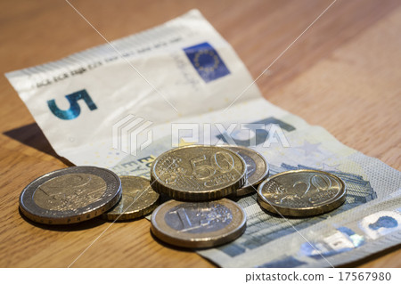 Euros Euros 17567980