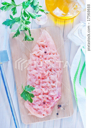 raw chicken 17568688