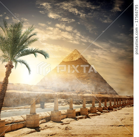 Pyramid of Khafre Pyramid of Khafre 17568795