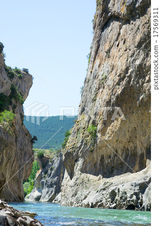 Gorge close to lumbier 17569311