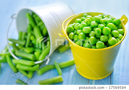 green peast and beans 17569584