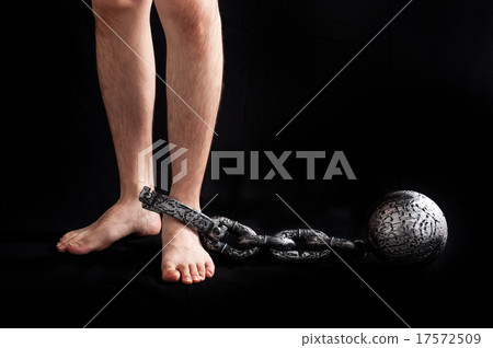 Men's foot with restraint 17572509