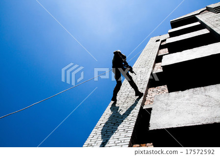 rappeling with weapons 17572592