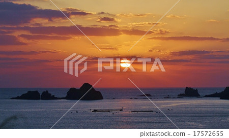 Setting sun 17572655