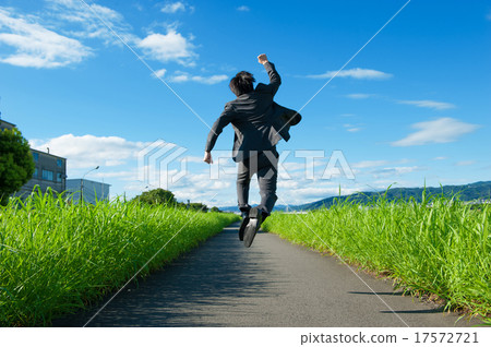 Blue sky businessman to jump to the sky 17572721
