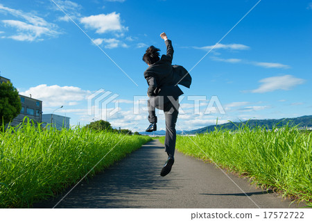 Blue sky businessman to jump to the sky 17572722