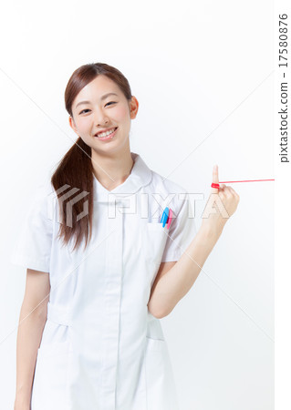 A nurse who tied a red thread to a little finger 17580876