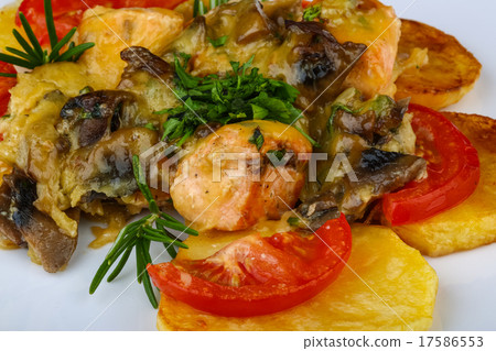 Roasted salmon with potato and tomato Roasted salmon with potato and tomato 17586553