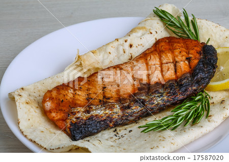 Grilled salmon 17587020
